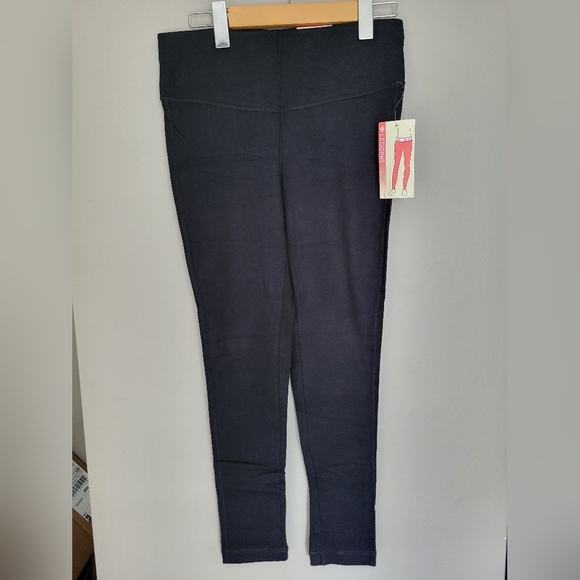 NEW St. John's Bay Black Leggings Slim Fit Size Small  (24) - Picture 2 of 6